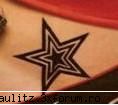 mai am ji yo poze! are un tatuaj sa il vedetzi