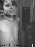 poze with bill bustul lui bill ...dragutz nu??????