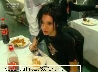 aici poze cu dragutzul de bill!!!!!! - billutz mancand,,ce dulcik!!! - Bill