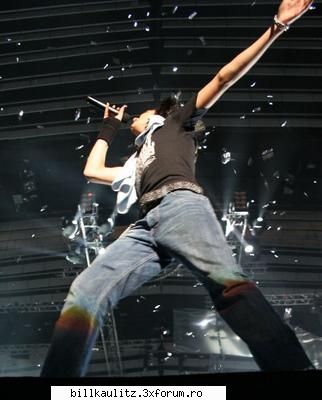 aici poze cu dragutzul de bill!!!!!! - =( Hei nu mai e nimeni pe aici????? :x - Bill
