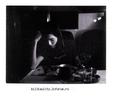 aici poze cu dragutzul de bill!!!!!! - aici e concentrat la cv :D ;) - Bill